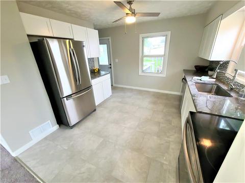 264 White Oak Dr, Elyria, OH 44035 photo 9