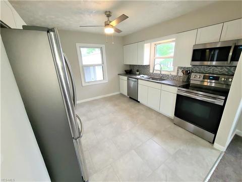 264 White Oak Dr, Elyria, OH 44035 photo 8