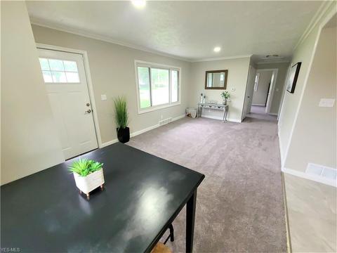 264 White Oak Dr, Elyria, OH 44035 photo 2