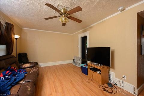 74 Wise St, Akron, OH 44304 photo 2
