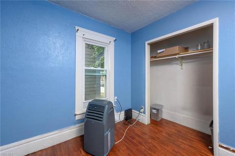 74 Wise St, Akron, OH 44304 photo 5
