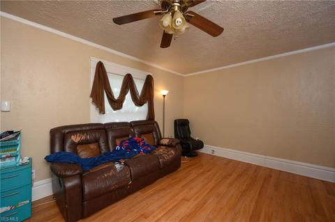74 Wise St, Akron, OH 44304 photo 3