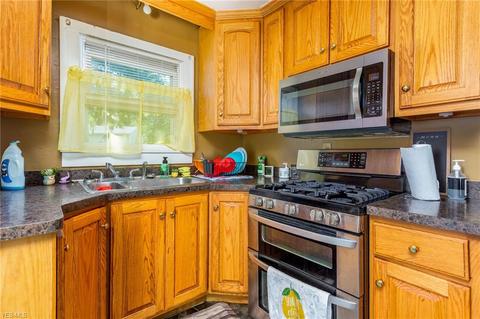 4843 Elyria Ave, Lorain, OH 44055 photo 3
