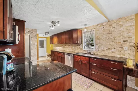 817 Eileen Dr, Macedonia, OH 44056 photo 3