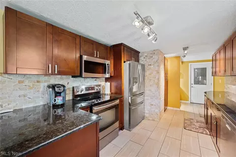 817 Eileen Dr, Macedonia, OH 44056 photo 5