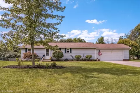817 Eileen Dr, Macedonia, OH 44056 photo 1