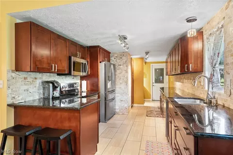 817 Eileen Dr, Macedonia, OH 44056 photo 6