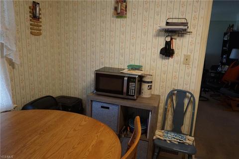 690 E 240th St, Euclid, OH 44123 photo 9