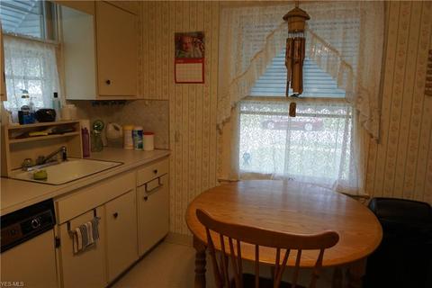 690 E 240th St, Euclid, OH 44123 photo 8