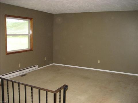 8690 Yoder Rd, Wadsworth, OH 44281 photo 2