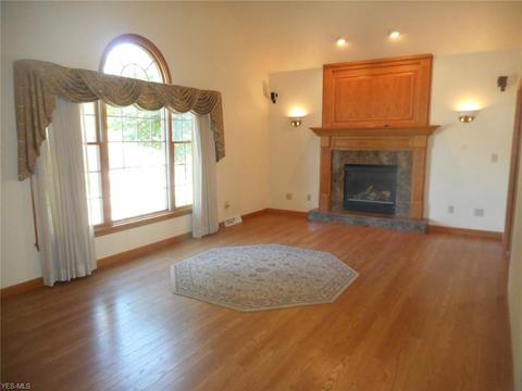108 Forest Creek Dr, Struthers, OH 44471 photo 3