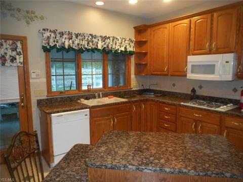 108 Forest Creek Dr, Struthers, OH 44471 photo 7