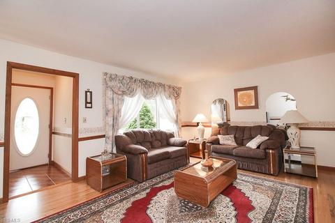 5400 Sandy Hook Dr, Parma, OH 44134 photo 9