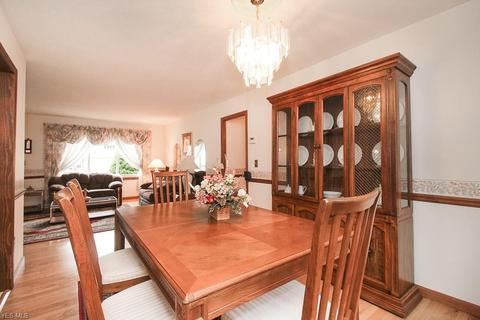 5400 Sandy Hook Dr, Parma, OH 44134 photo 12