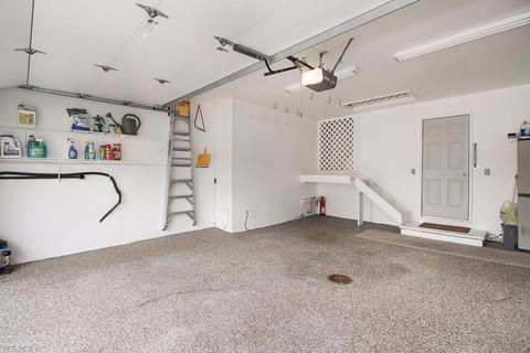 5400 Sandy Hook Dr, Parma, OH 44134 photo 3