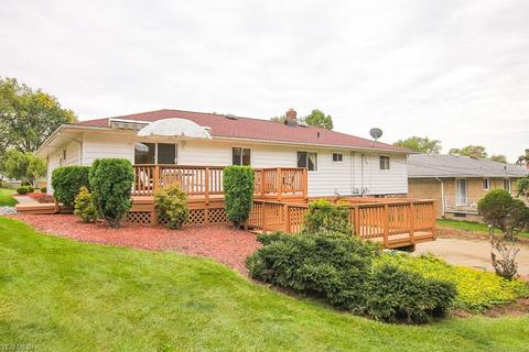 5400 Sandy Hook Dr, Parma, OH 44134 photo 4