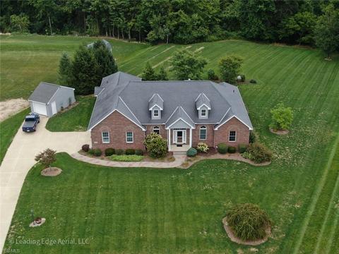 41113 Mills Cir, Lagrange, OH 44050 photo 2