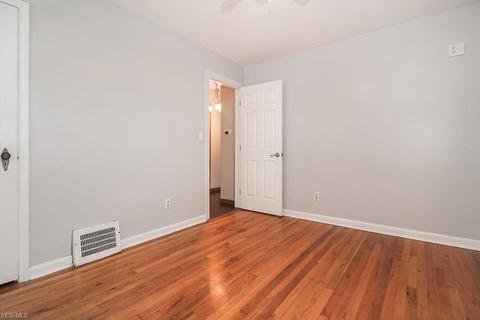 2442 E 35th St, Lorain, OH 44055 photo 16