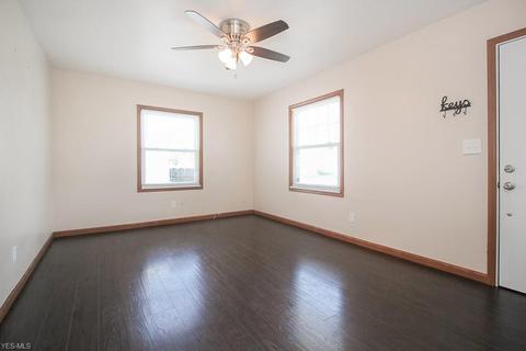 2442 E 35th St, Lorain, OH 44055 photo 2