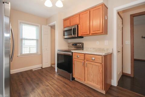 2442 E 35th St, Lorain, OH 44055 photo 5