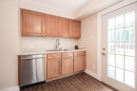 2442 E 35th St, Lorain, OH 44055 photo 8