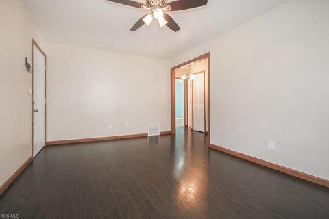 2442 E 35th St, Lorain, OH 44055 photo 3