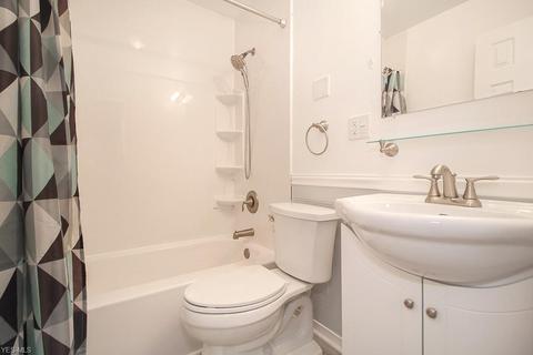 2442 E 35th St, Lorain, OH 44055 photo 17