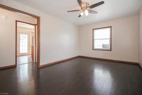 2442 E 35th St, Lorain, OH 44055 photo 4