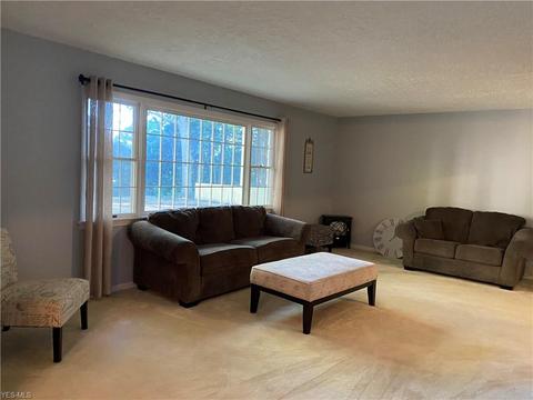4638 Diane Dr, Ashtabula, OH 44004 photo 2