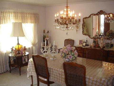 602 W Harvey St, Struthers, OH 44471 photo 4