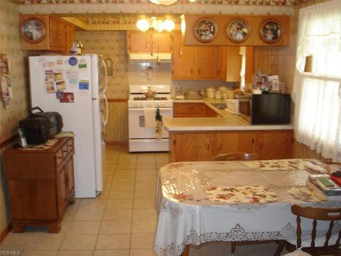 602 W Harvey St, Struthers, OH 44471 photo 6