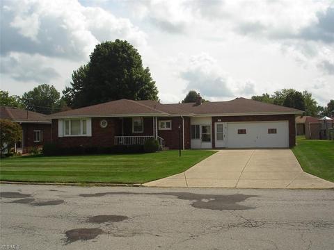 602 W Harvey St, Struthers, OH 44471 photo 2