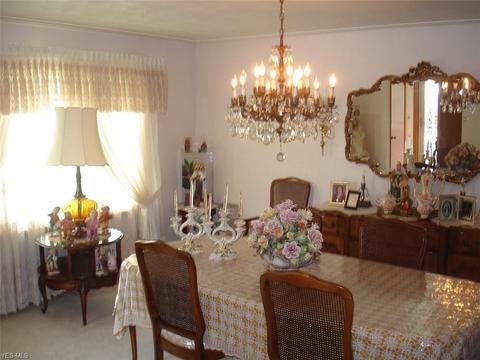 602 W Harvey St, Struthers, OH 44471 photo 3