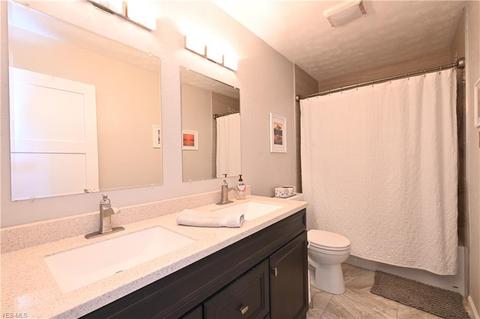 7585 Selwick Dr, Parma, OH 44129 photo 9