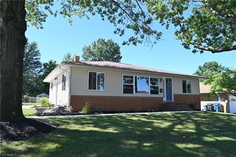 7585 Selwick Dr, Parma, OH 44129 photo 1