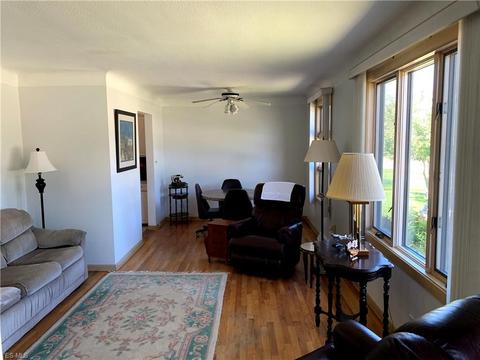 11575 Ronald Dr, Parma, OH 44130 photo 2