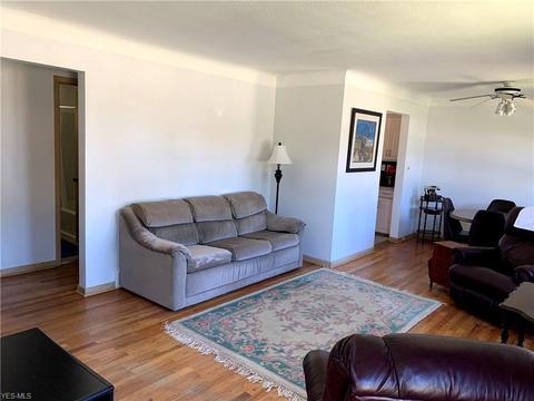 11575 Ronald Dr, Parma, OH 44130 photo 3