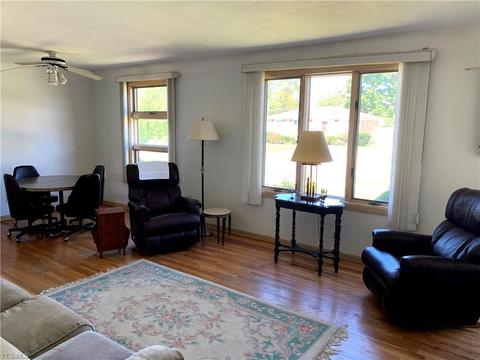 11575 Ronald Dr, Parma, OH 44130 photo 4