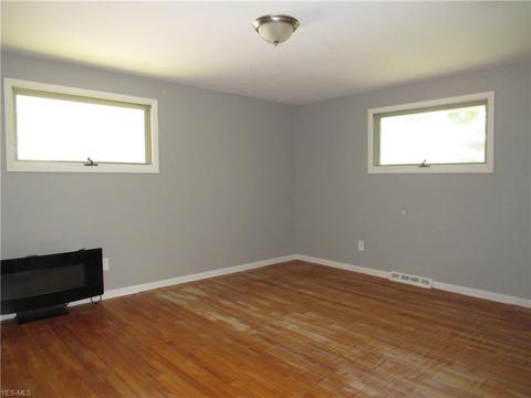 870 E Decker Dr, Seven Hills, OH 44131 photo 17