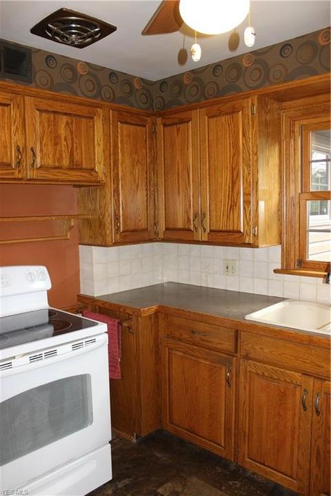 1920 Broad Ave NW, Canton, OH 44708 photo 8