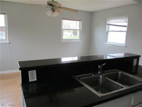 1010 Riverside Dr, Elyria, OH 44035 photo 5