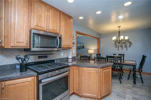 7635 Key West Dr, Parma, OH 44134 photo 11