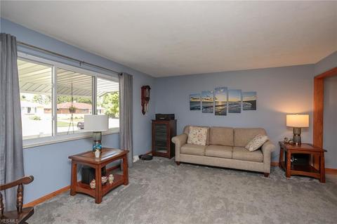 7635 Key West Dr, Parma, OH 44134 photo 3