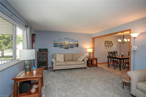 7635 Key West Dr, Parma, OH 44134 photo 4