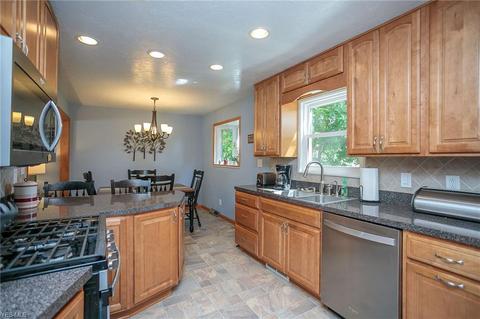 7635 Key West Dr, Parma, OH 44134 photo 10