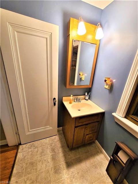 435 11th St, Elyria, OH 44035 photo 5