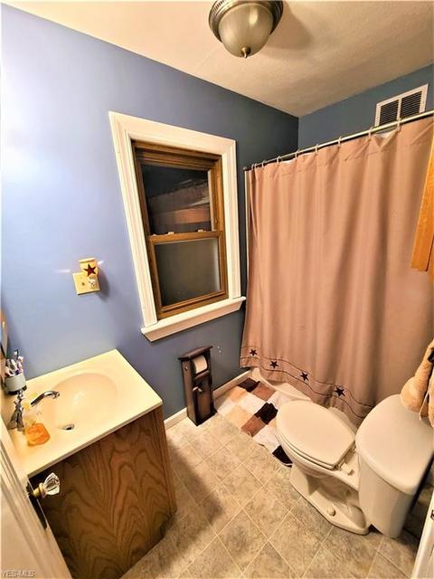 435 11th St, Elyria, OH 44035 photo 4