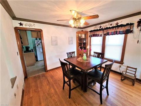 435 11th St, Elyria, OH 44035 photo 2