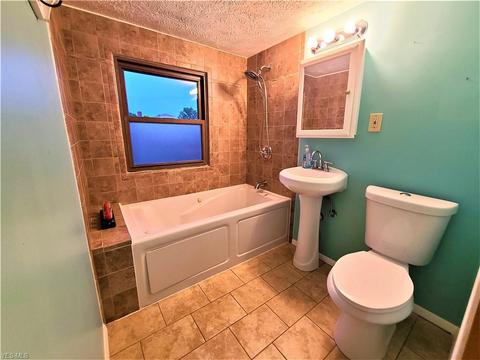 435 11th St, Elyria, OH 44035 photo 10