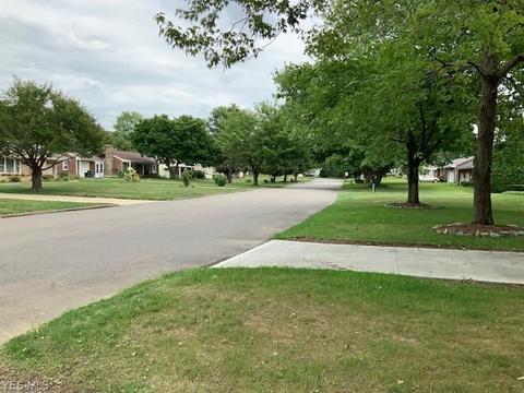 4214 Bellwood Dr NW, Canton, OH 44708 photo 2
